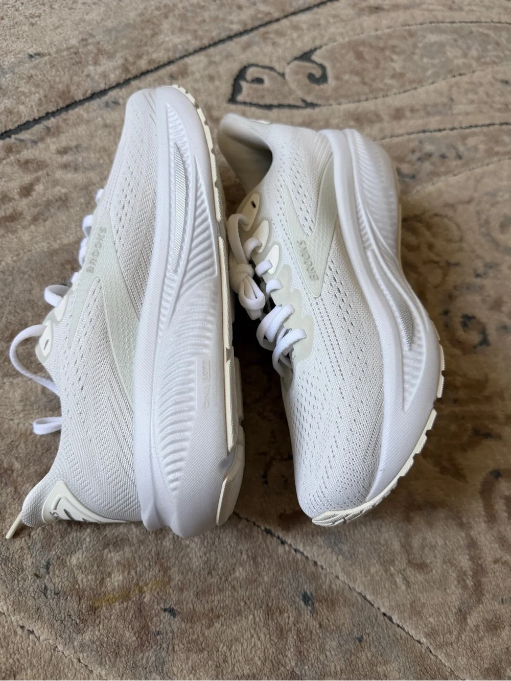 Brooks White Women's Athletic Sneakers – Lightweight Lace-Up Knit. Ghost 17.